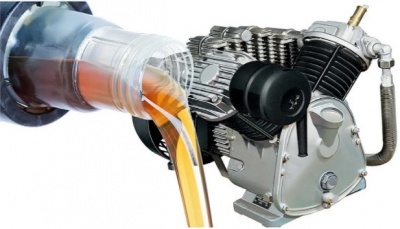 Можно ли в компрессор заливать моторное масло?